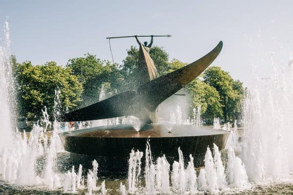 Intervju med en kjent kunstner: Tankeprosessen bak unike verk